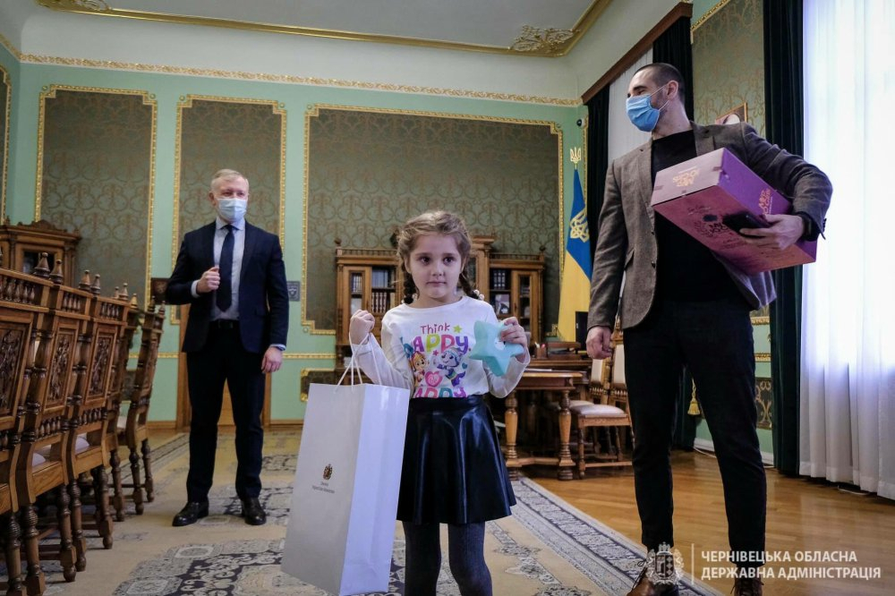 Дівчинка, якій президент Володимир Зеленський подарував ляльку