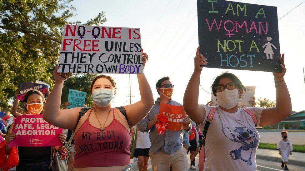 Жінки протестують проти заборони абортів у Техасі