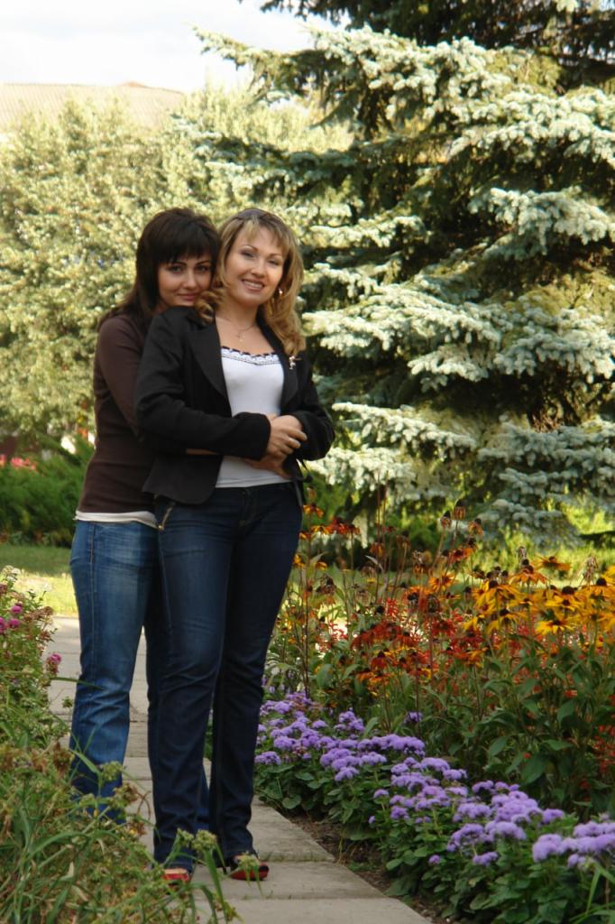 Олександра Шевчук із сестрою Оленою