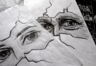 Очі у щілині