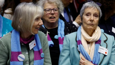 Розмарі Вайдер-Валті та Енн Марер з організації «Жінки похилого віку за захист клімату»