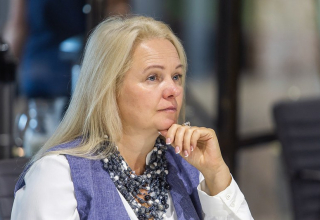 Олена Жмуріна