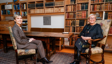 Кріструн Фростадоттір та Халла Томасдоттірта